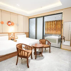 Me Hotel